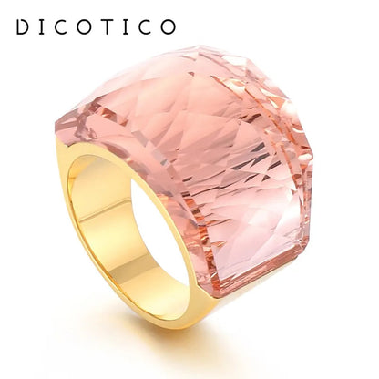 Anillo grande con piedra de cristal
