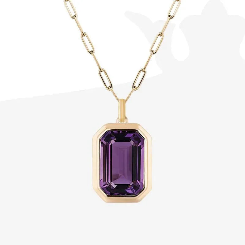 Hermoso collar con colgante de cristal cuadrado geométrico