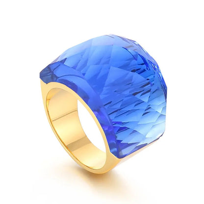Anillo grande con piedra de cristal