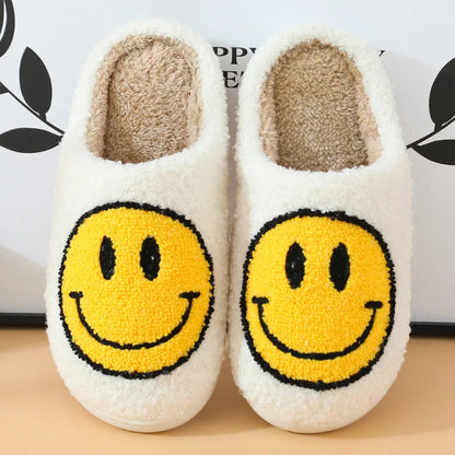 Pantuflas con cara sonriente feliz