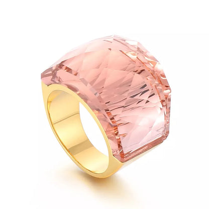 Anillo grande con piedra de cristal