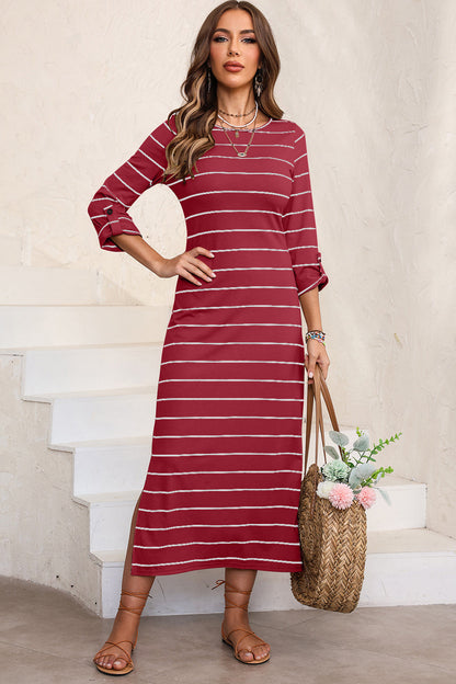 Robe mi-longue rayée fendue à col rond