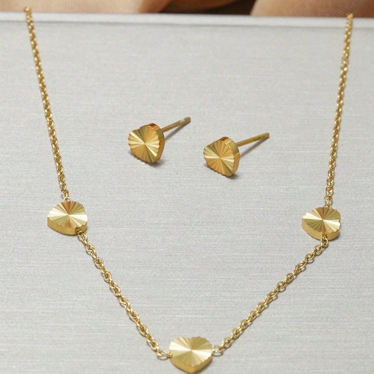 Parure de bijoux Lxalry plaquée or 18 carats avec boule miroir, hypoallergénique, sans danger pour la peau, collier, boucles d'oreilles à tige, pour tous les jours, soirée, ne se décolore pas, réglable, luxe avec perles moulées avec précision