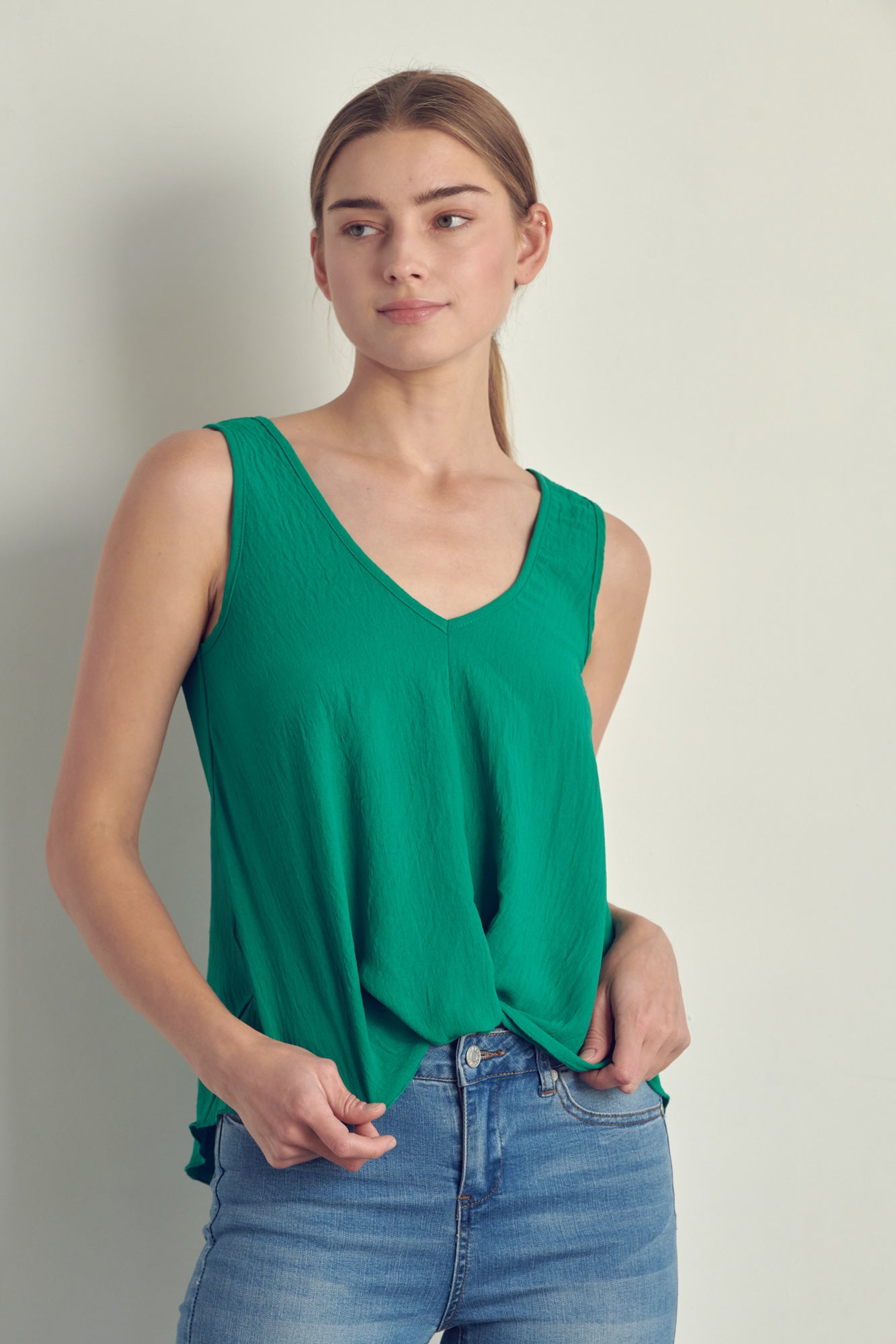 V-neck sleeveless knotted front hi-low top
