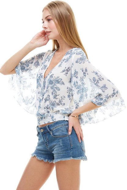 TOP FLORAL DE MANGA LARGA CON SOBREPELLEZ
