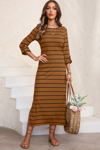 Robe mi-longue rayée fendue à col rond