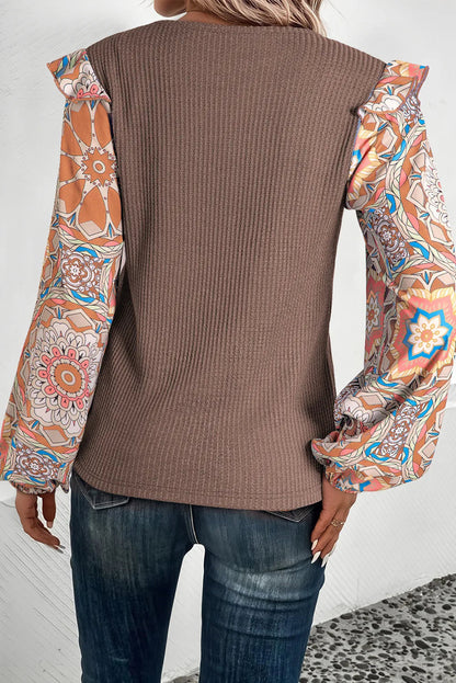 Top de manga larga con cuello redondo y estampado de volantes
