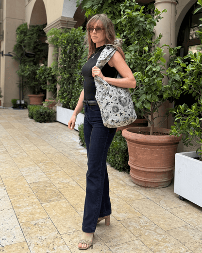 Bolso hobo con estampado celestial de la colección Kathmandu