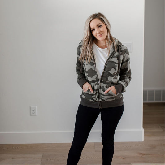 Veste à capuche zippée en polaire camouflage