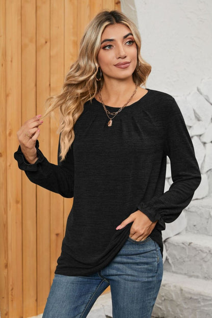 Camiseta fruncida con cuello redondo y mangas con volantes