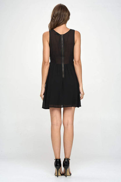 Robe ajustée et évasée sans manches découpée au laser pour femme