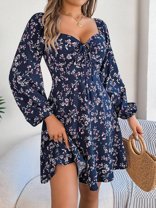Vestido mini estampado con escote corazón y mangas globo
