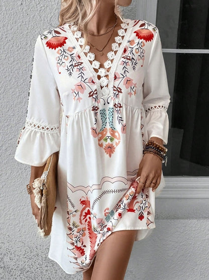 Vestido de manga tres cuartos con estampado de detalles de encaje