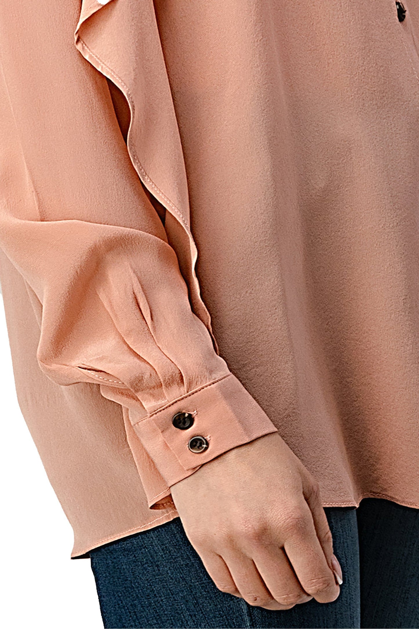Blusa con botones y detalle de volantes