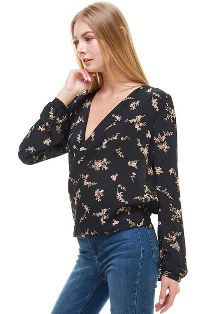 Top floral cruzado de manga larga