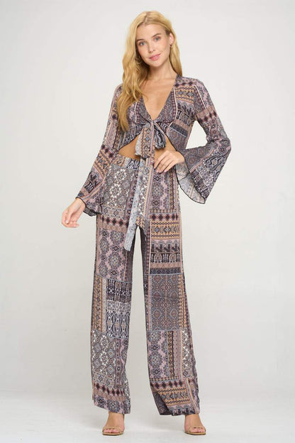 Conjunto de top corto con mangas acampanadas y pantalón de pierna ancha estilo bohemio chic