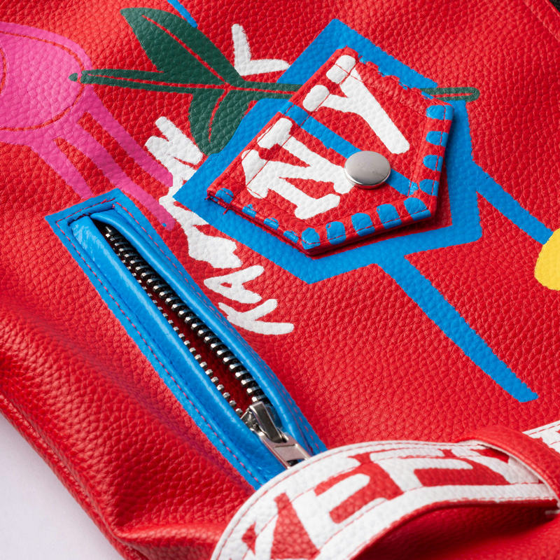 Chaqueta Ryder con grafiti entallada Love de Fashion