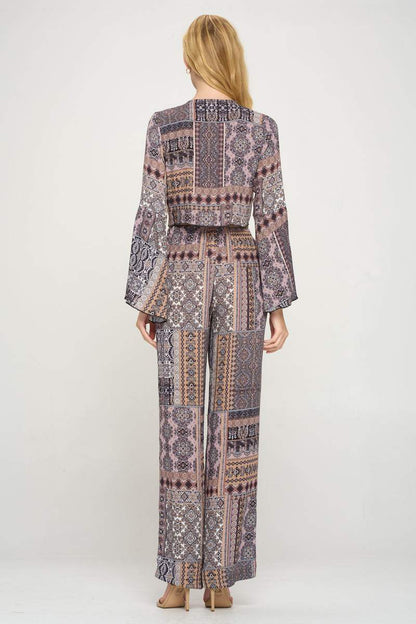 Conjunto de top corto con mangas acampanadas y pantalón de pierna ancha estilo bohemio chic
