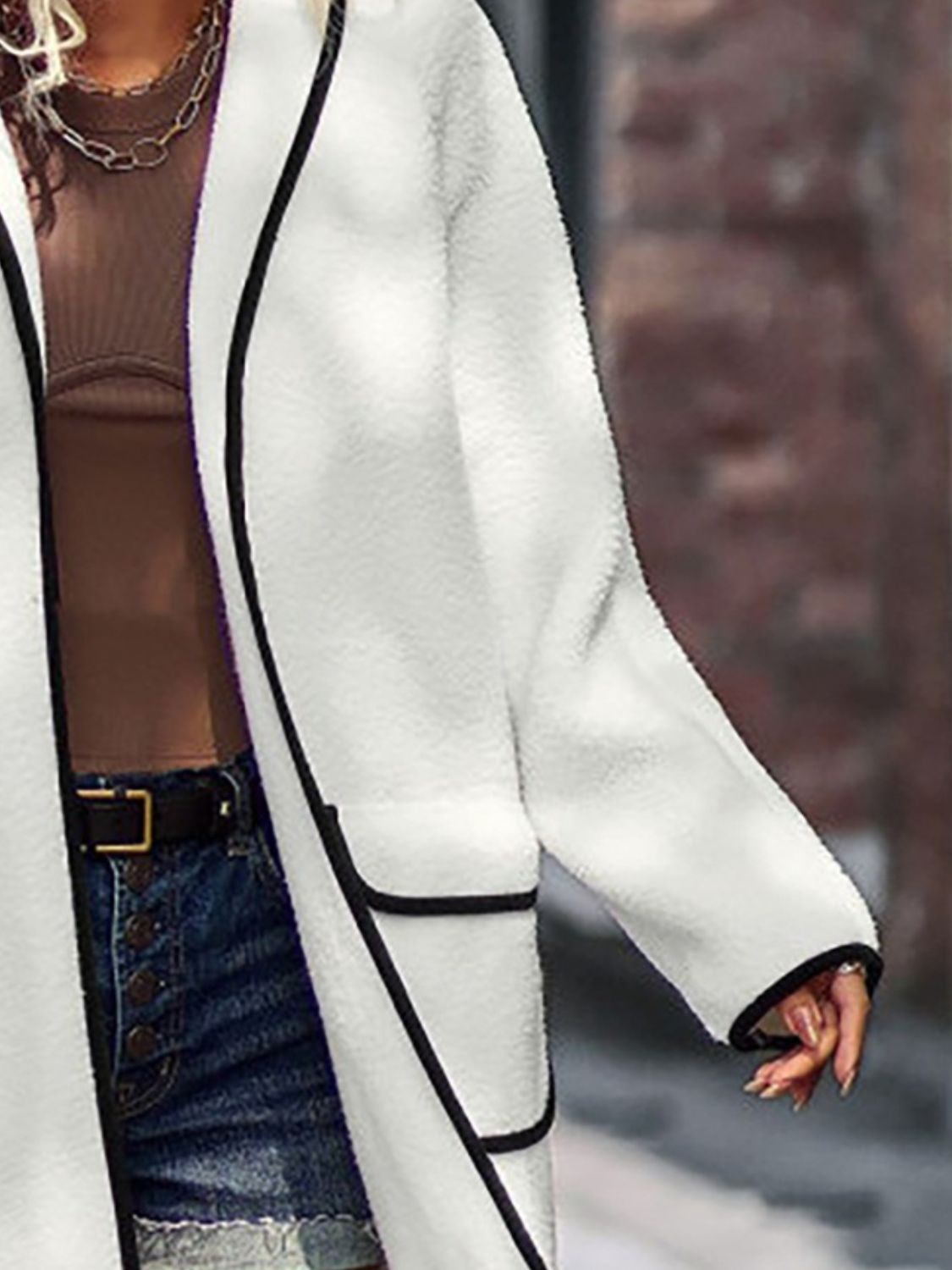 Manteau à manches longues avec bordure contrastée et poches