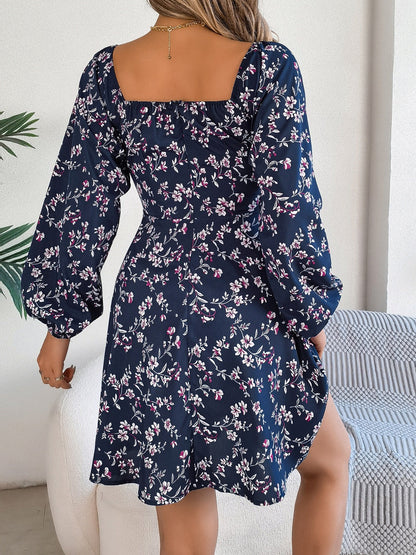 Vestido mini estampado con escote corazón y mangas globo