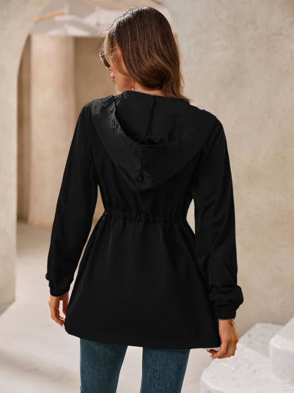 Chaqueta cortavientos impermeable de manga larga con capucha para exteriores de Ivy Lane