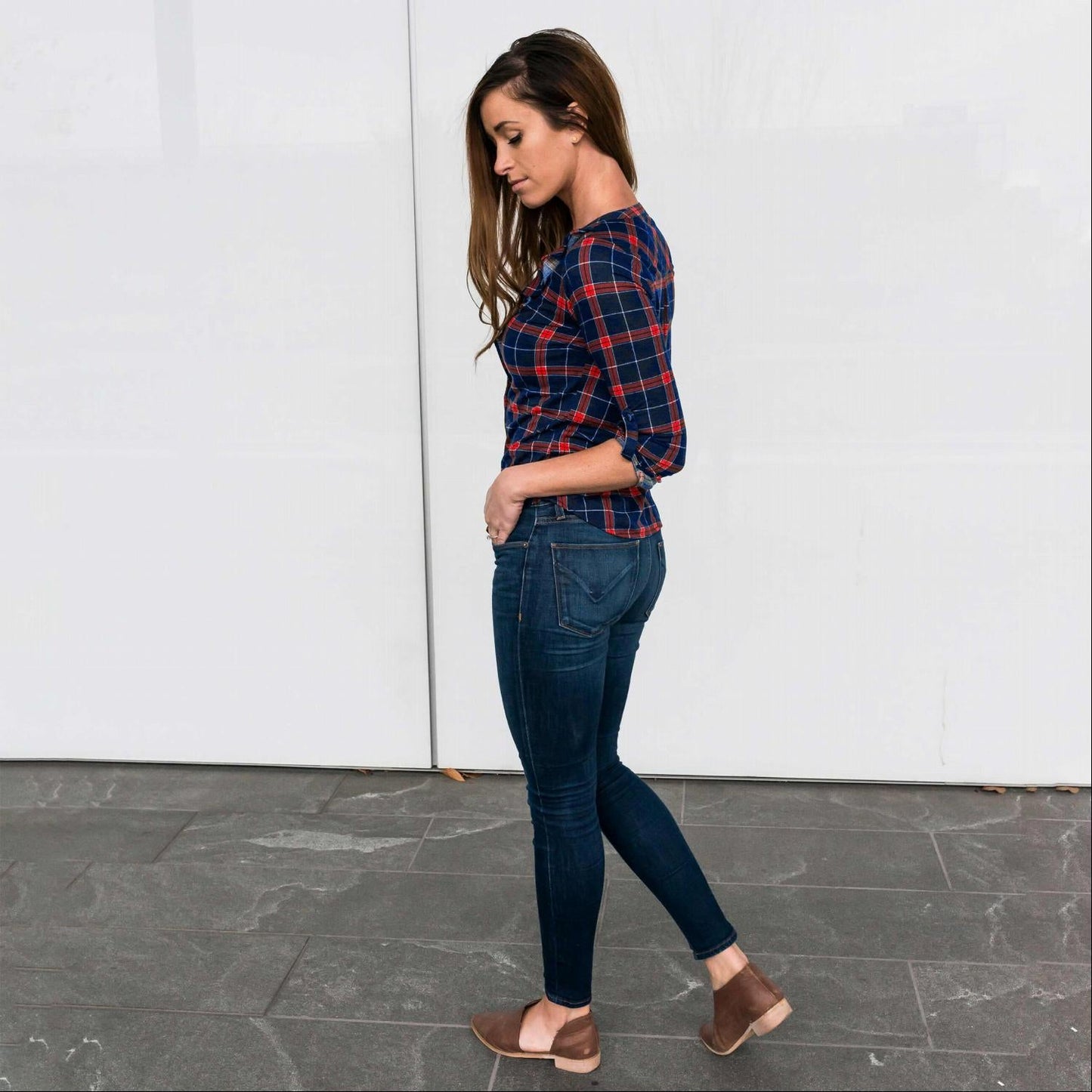 Blusa a cuadros con volantes en la parte delantera