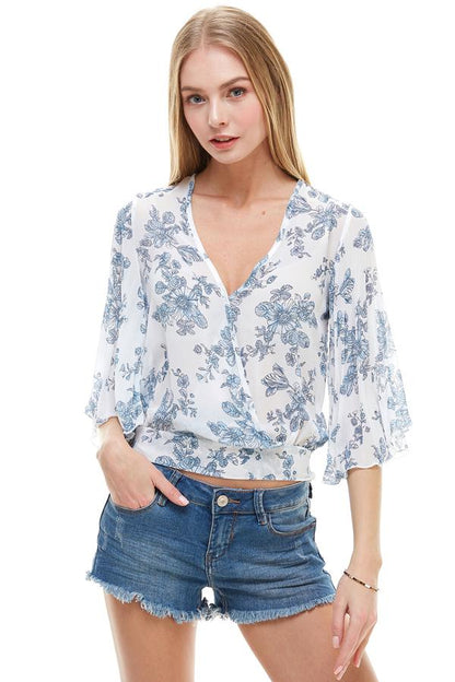 TOP FLORAL DE MANGA LARGA CON SOBREPELLEZ
