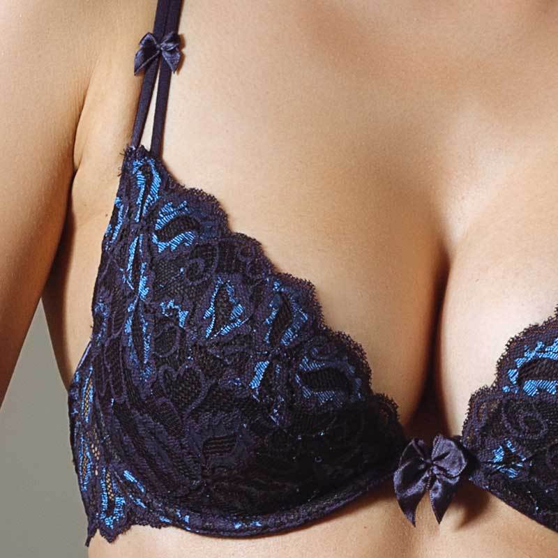 Soutien-gorge push-up plongeant en dentelle Lavinia Dare Me Rose poudré