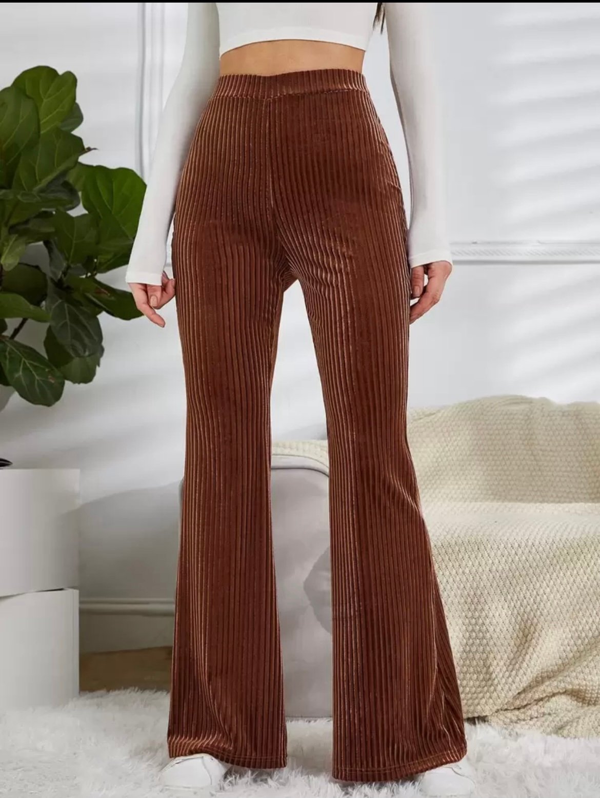 Pantalones de terciopelo con cintura alta y piernas acampanadas