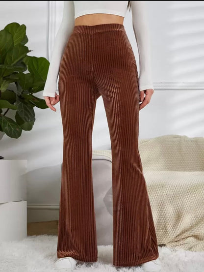 Pantalones de terciopelo con cintura alta y piernas acampanadas