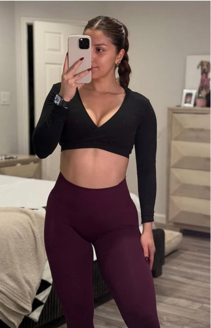 Camiseta corta de manga larga para mujer con escote en V profundo y corte medio para entrenamiento