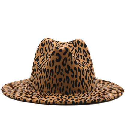 Chapeau femme à large bord en feutre de laine imprimé léopard et fond rouge