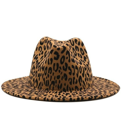 Chapeau femme à large bord en feutre de laine imprimé léopard et fond rouge