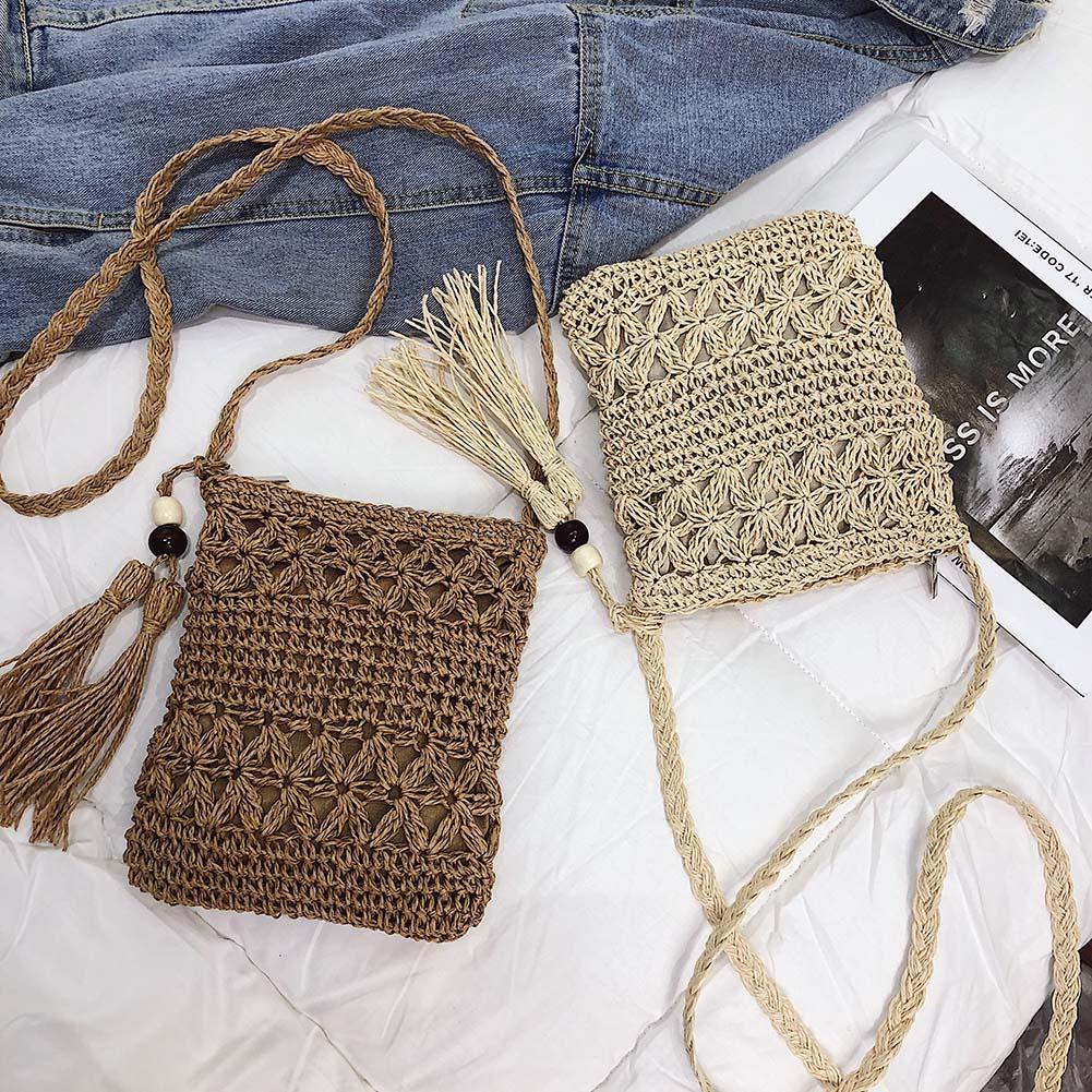 Petit sac bandoulière d'été en paille avec pompon