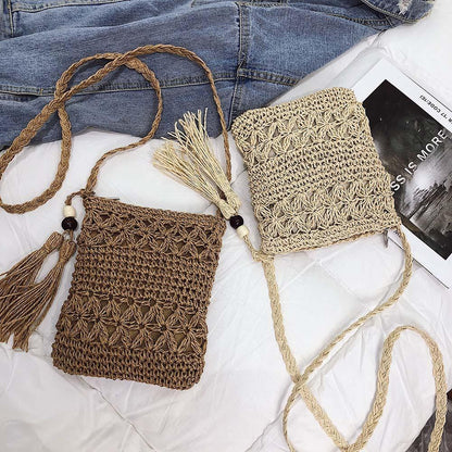 Petit sac bandoulière d'été en paille avec pompon