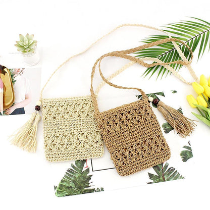 Petit sac bandoulière d'été en paille avec pompon