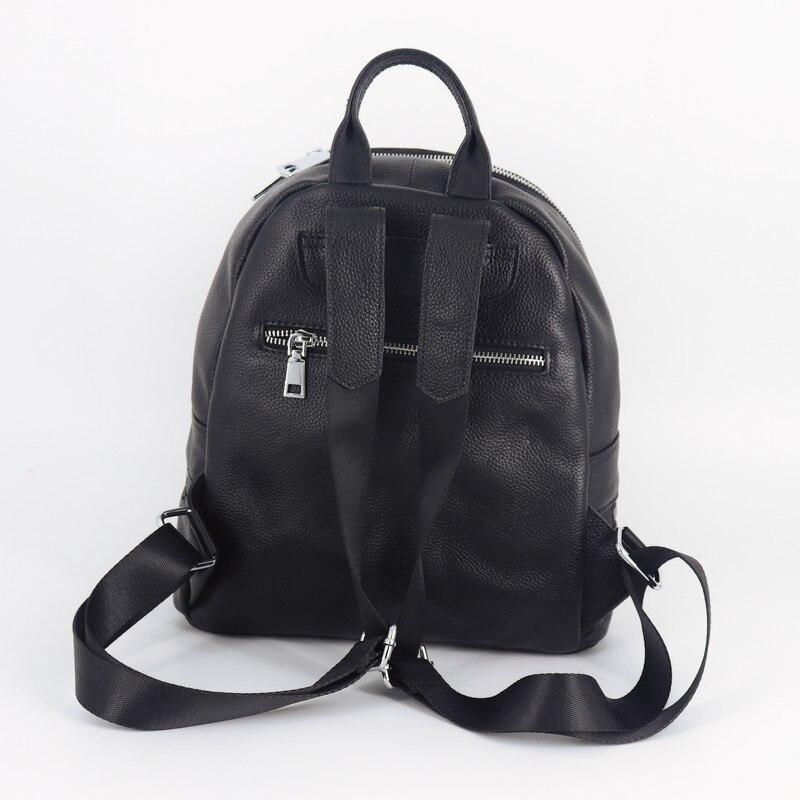 Mochila elegante de cuero negro
