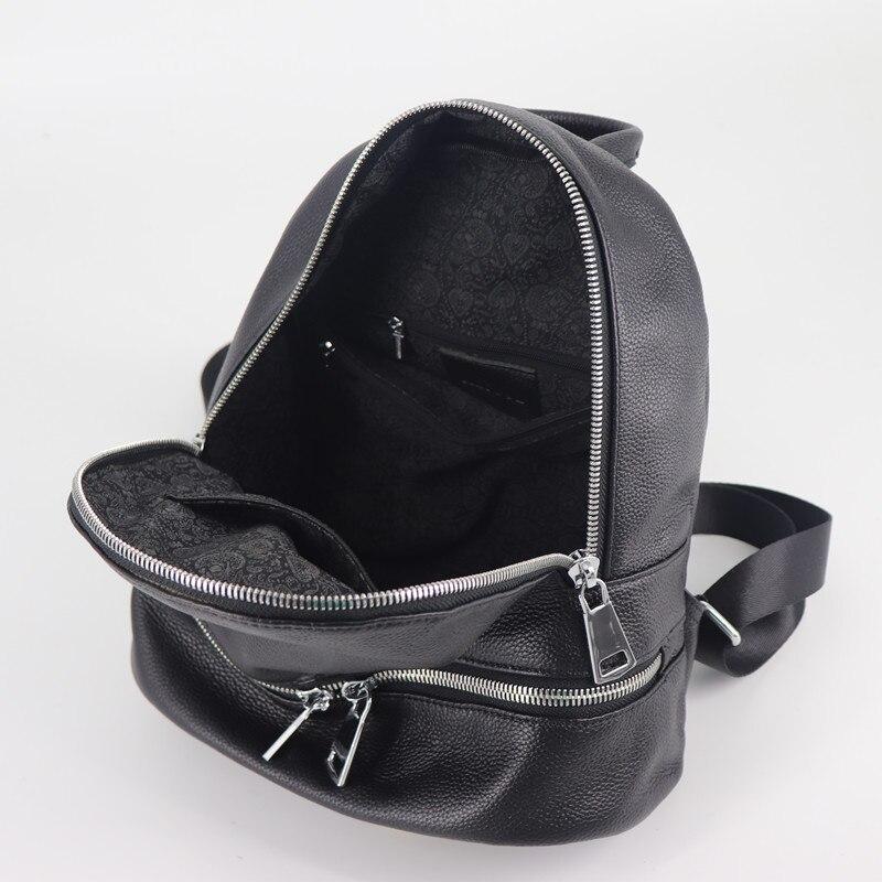 Mochila elegante de cuero negro