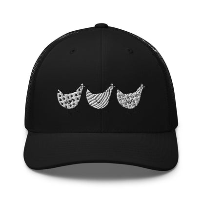 Casquette de camionneur Jacki Easlick Three Chickens