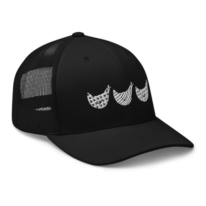 Casquette de camionneur Jacki Easlick Three Chickens