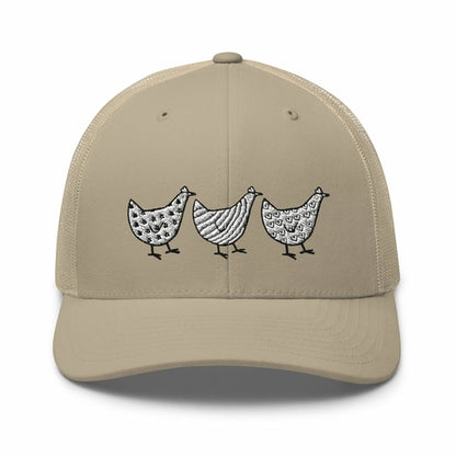 Casquette de camionneur Jacki Easlick Three Chickens